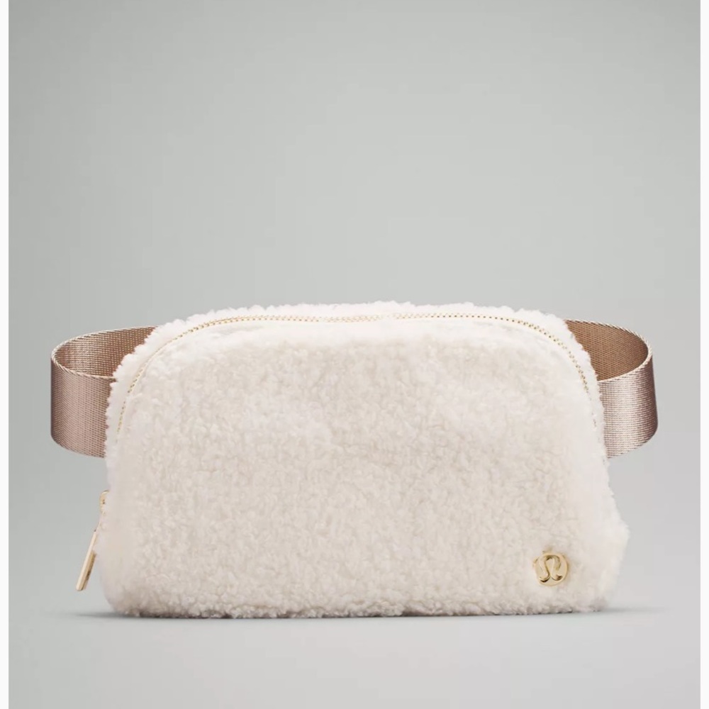 lululemon OG fleece everywhere belt bag 🤍🐻‍❄️